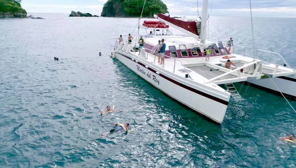 Crucero con Snorkel al Atardecer en el Catamarán Marlín del Rey